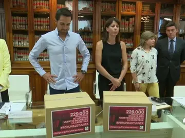 Anna González y Alberto Contador se reúnen con el Gobierno 'PorUnaLeyJusta': "Hasta que las cosas estén hechas yo no veo nada" Anna González y Alberto Contador se reúnen con el Gobierno 'PorUnaLeyJusta': "Hasta que las cosas estén hechas yo no veo nada"