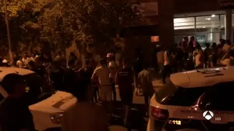 Medio centenar de personas se dan patadas y puñetazos en una discoteca móvil Medio centenar de personas se dan patadas y puñetazos en una discoteca móvil