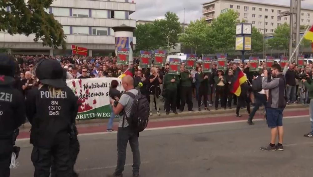 Segundo día de protestas de la extrema derecha tras la muerte de un joven apuñalado por un inmigrante en Alemania