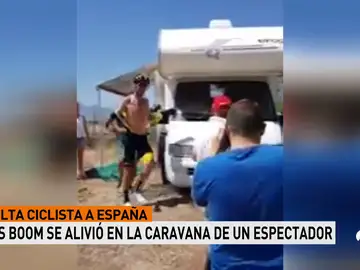 Lars Boom, tras defecar en una vehículo ajeno durante la Vuelta: "Gracias a la gente de la caravana" Lars Boom, tras defecar en una vehículo ajeno durante la Vuelta: "Gracias a la gente de la caravana"