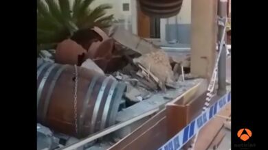 Se desploma la terraza de un primer piso sobre un bar en la localidad mallorquina de Binissalem