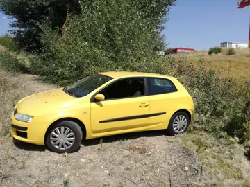 El coche encontrado a 100 metros de la gasolinera El coche encontrado a 100 metros de la gasolinera