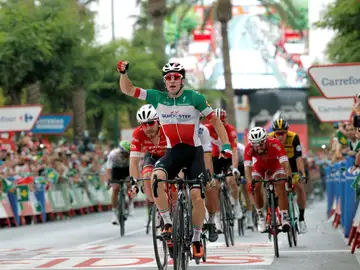 Viviani se impone al esprint en Alhaurín de la Torre, Kwiatkowski sigue líder Viviani se impone al esprint en Alhaurín de la Torre, Kwiatkowski sigue líder