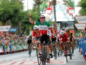 Viviani se impone en la tercera etapa de la Vuelta