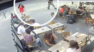 Detienen a un sospechoso de la agresión en plena calle en París a una mujer acosada