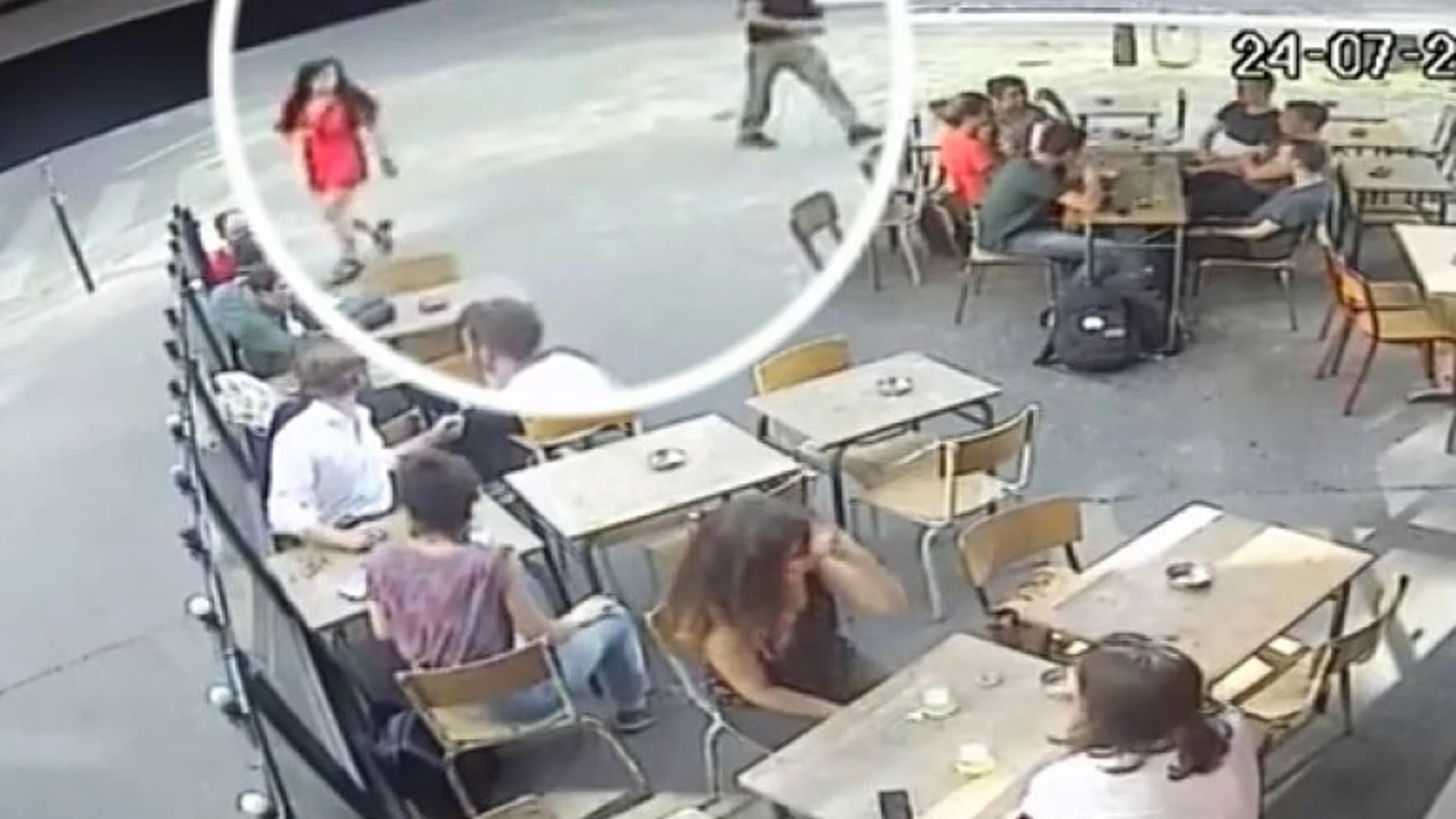 Agresión a una mujer en París Agresión a una mujer en París