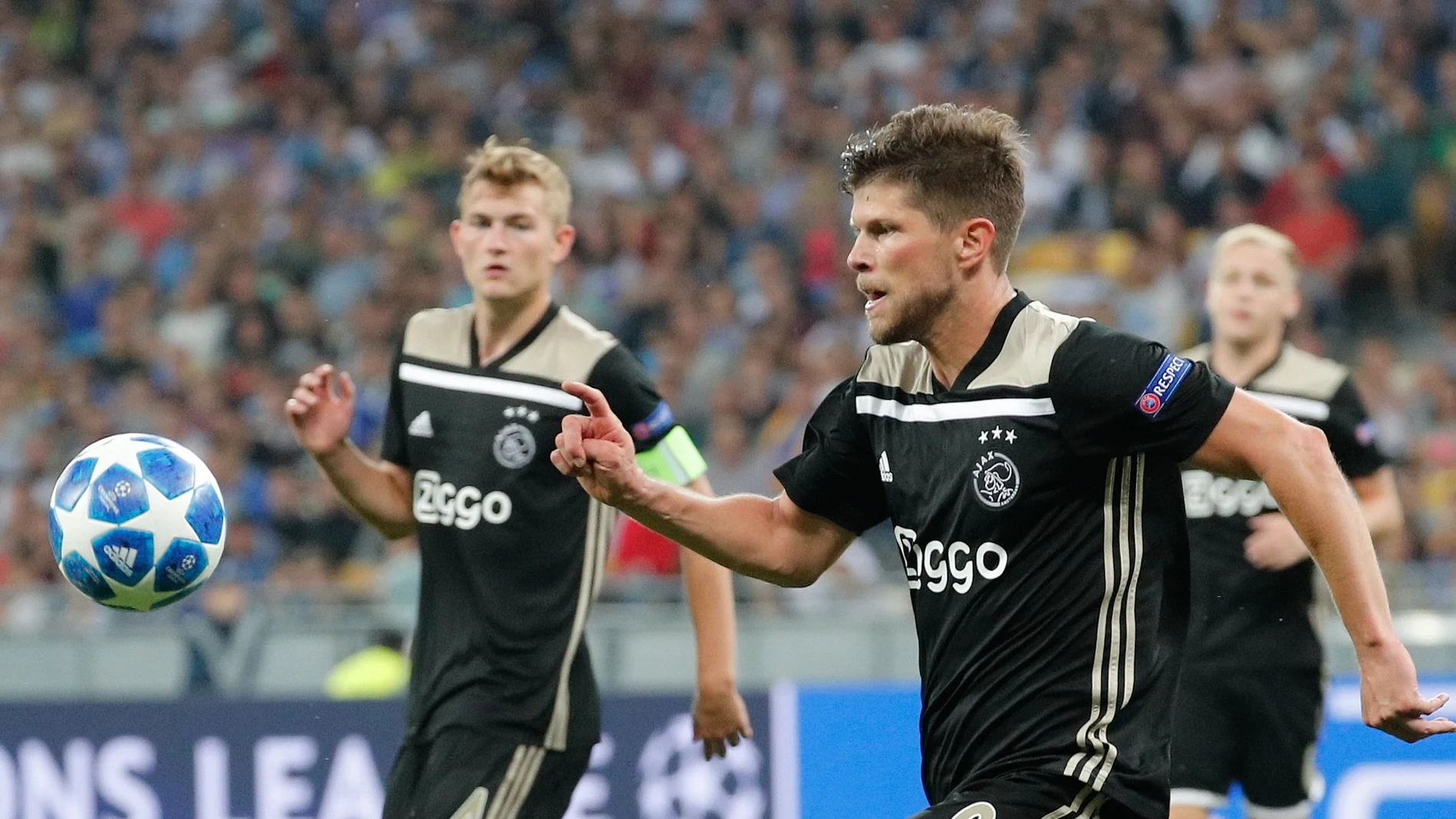 Huntelaar, en acción contra el Dinamo Huntelaar, en acción contra el Dinamo