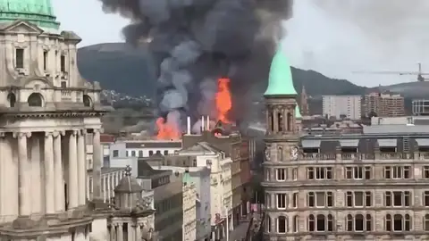 Declarado un incendio en un edificio del centro de Belfast Declarado un incendio en un edificio del centro de Belfast