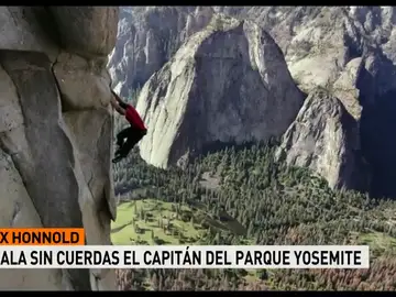 El escalador Alex Honnold escala sin cuerdas El Capitán de Yosemite El escalador Alex Honnold escala sin cuerdas El Capitán de Yosemite