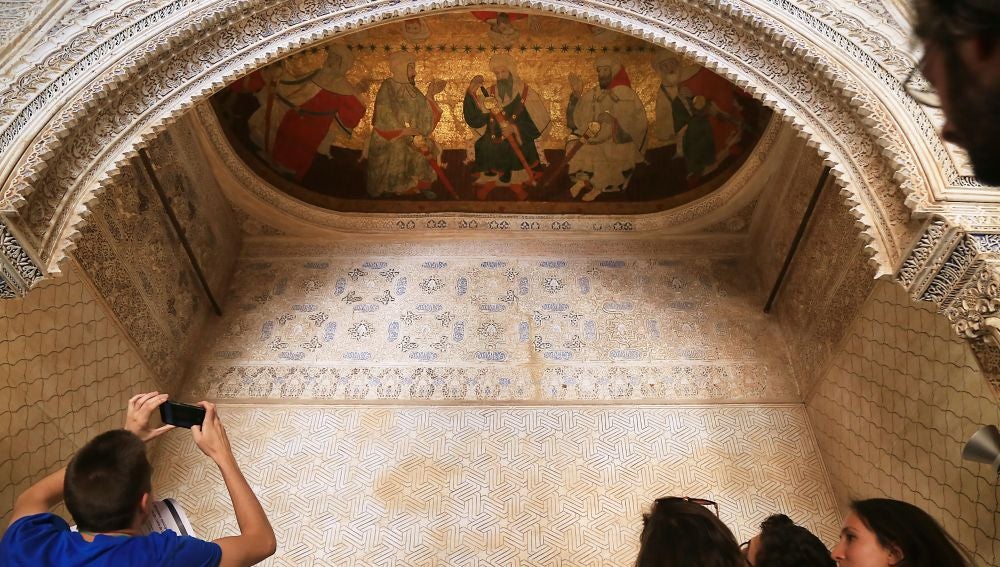 pinturas sobre cuero de las bóvedas de la Sala de los Reyes de la Alhambra de Granada