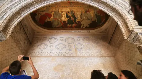 pinturas sobre cuero de las bóvedas de la Sala de los Reyes de la Alhambra de Granada pinturas sobre cuero de las bóvedas de la Sala de los Reyes de la Alhambra de Granada