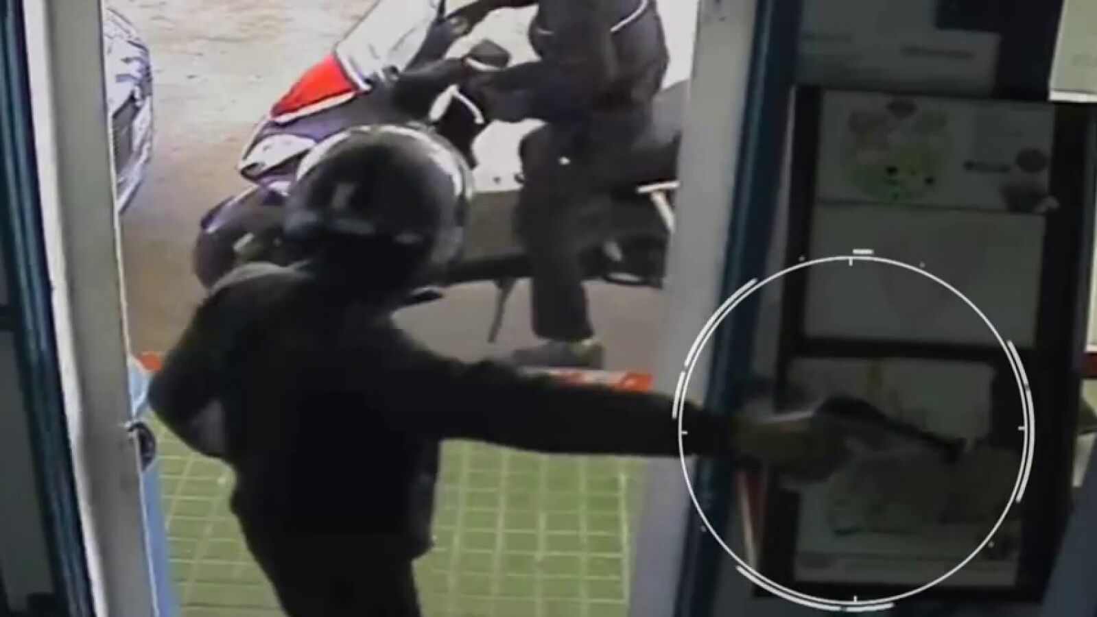 Roban a punta de pistola en una gasolinera de Gelves, en Sevilla