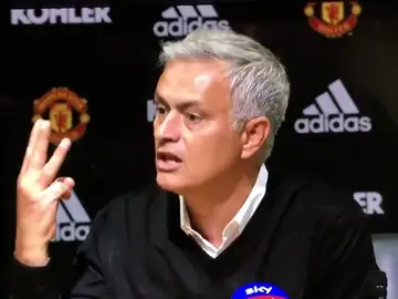 Mourinho se encara con los medios: "Tengo tres Premier, más que los otros 19 entrenadores juntos" Mourinho se encara con los medios: "Tengo tres Premier, más que los otros 19 entrenadores juntos"