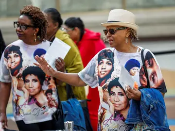 Miles de fans despiden a Aretha Franklin en su capilla ardiente en Detroit Miles de fans despiden a Aretha Franklin en su capilla ardiente en Detroit