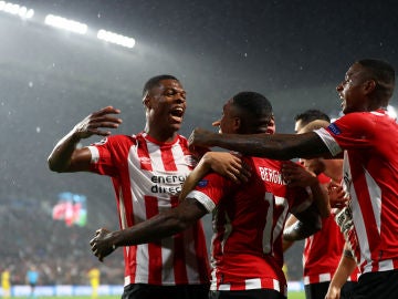 Los jugadores del PSV celebran uno de los goles contra el BATE