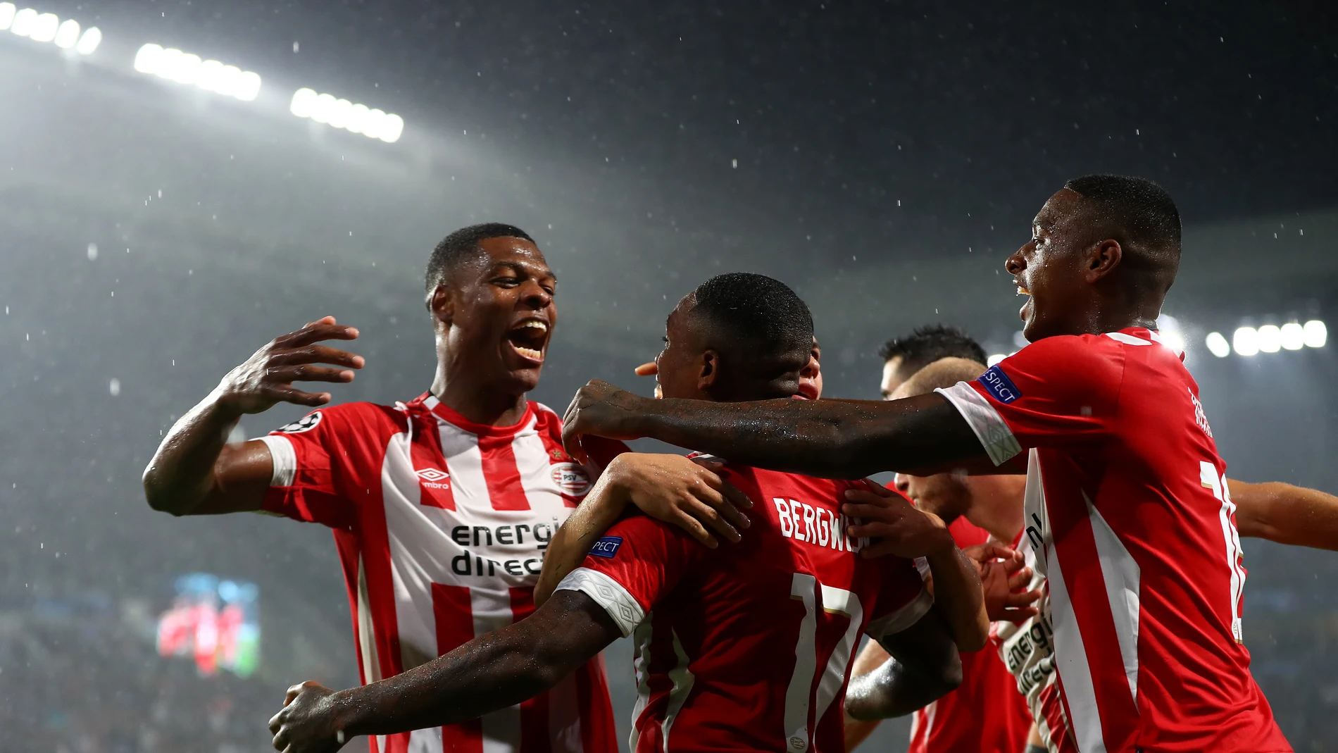 Los jugadores del PSV celebran uno de los goles contra el BATE Los jugadores del PSV celebran uno de los goles contra el BATE