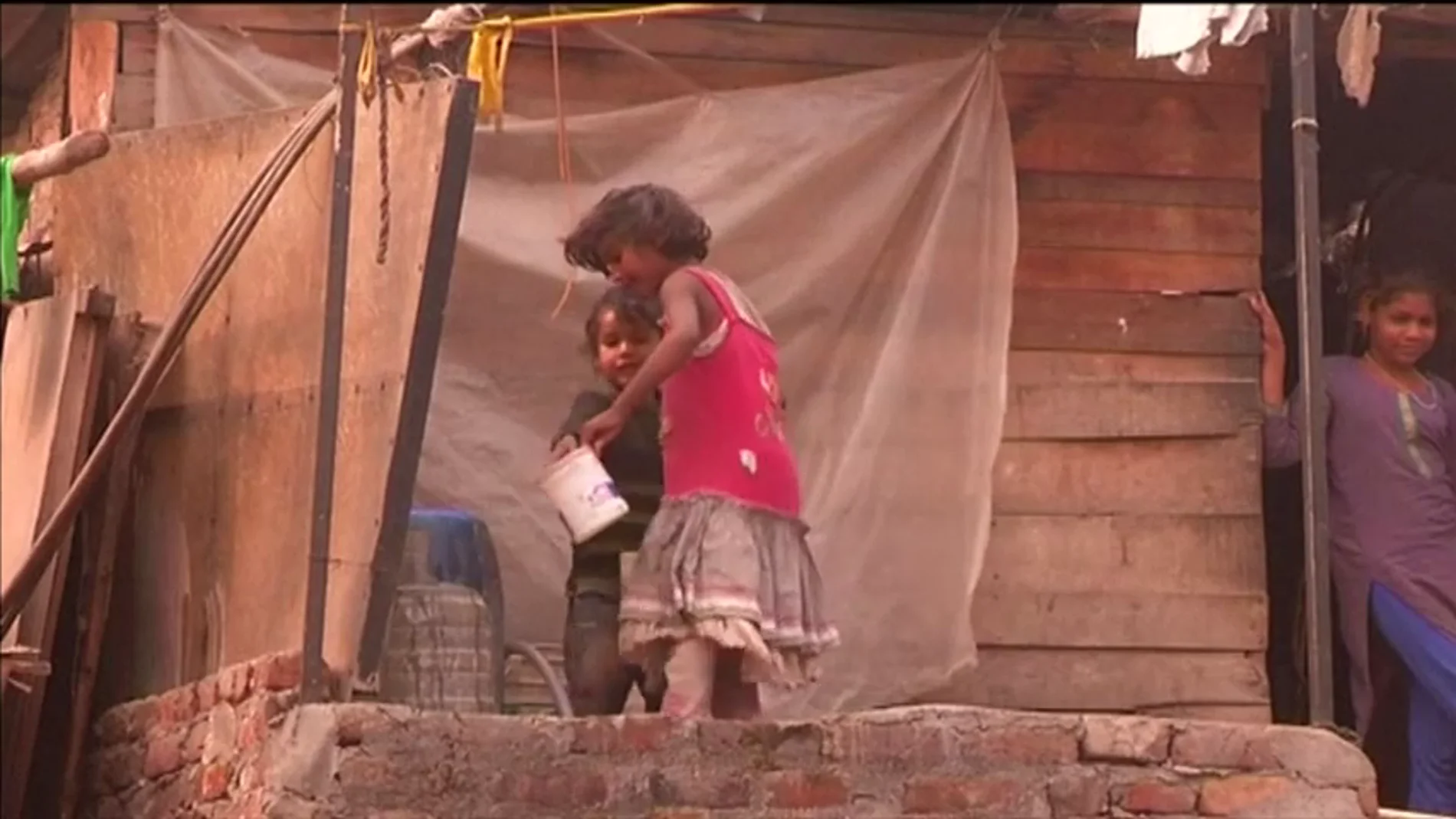 Una familia de Zaragoza abandona a niña india que habían adoptado al tener una edad diferente de la que creían Una familia de Zaragoza abandona a niña india que habían adoptado al tener una edad diferente de la que creían
