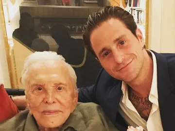 Kirk Douglas y su nieto Cameron Douglas Kirk Douglas y su nieto Cameron Douglas