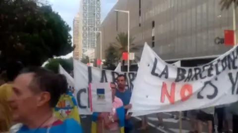 Los vecinos de la Barceloneta exigen medidas contra el incivismo y la inseguridad fruto de la masificación turística Los vecinos de la Barceloneta exigen medidas contra el incivismo y la inseguridad fruto de la masificación turística