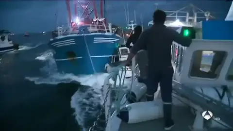 Una embarcación británica embiste a un pesquero francés en el Canal de la Mancha Una embarcación británica embiste a un pesquero francés en el Canal de la Mancha