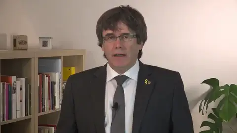 Puigdemont hace un llamamiento a la serenidad y a "no escalar un conflicto de los lazos" Puigdemont hace un llamamiento a la serenidad y a "no escalar un conflicto de los lazos"