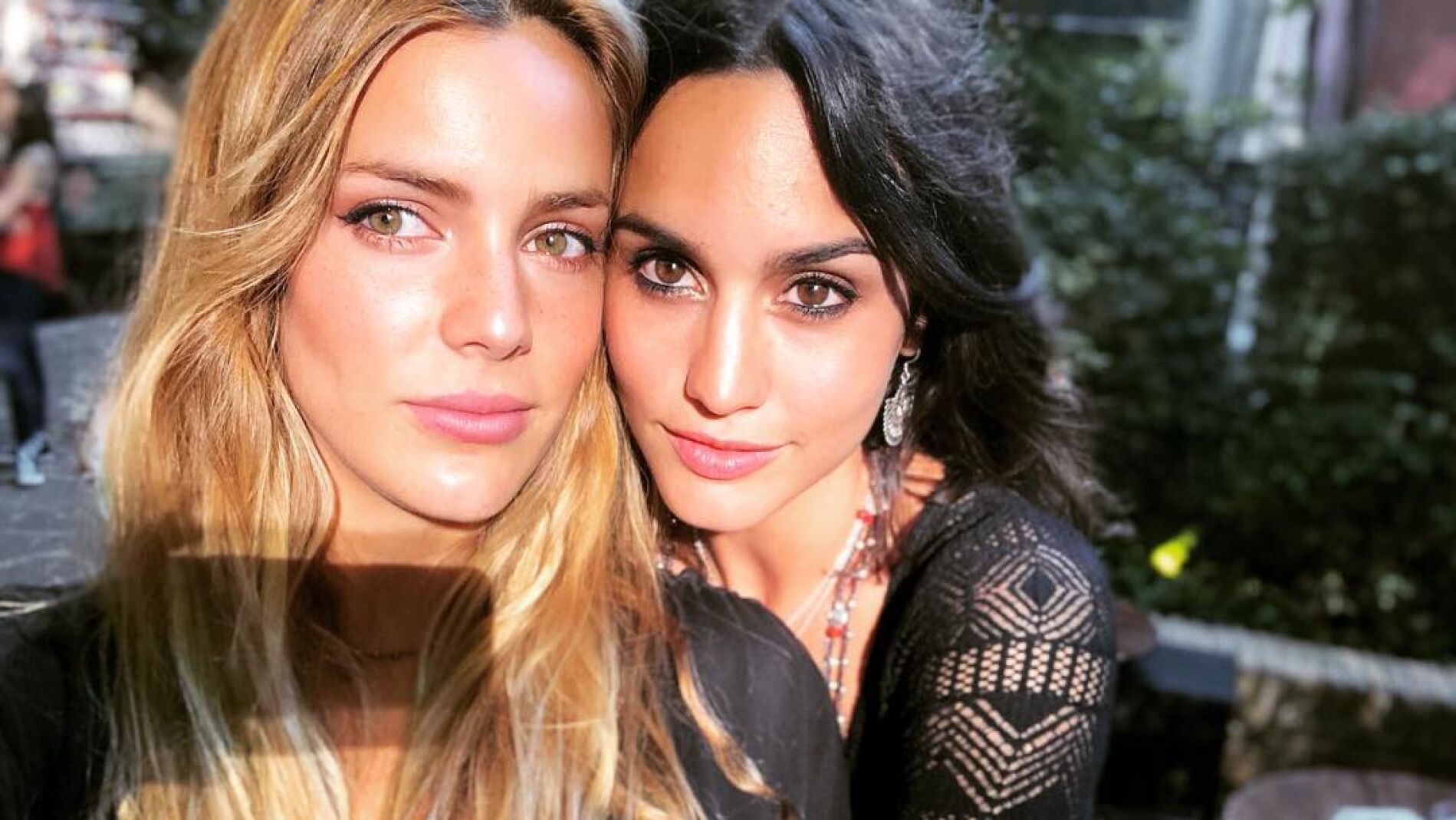 Megan Montaner y Alejandra Onieva, una amistad que perdura desde 'El secreto de Puente Viejo'