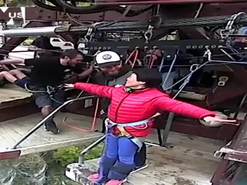Una turista revoluciona Internet con su 'Puenting' Una turista revoluciona Internet con su 'Puenting'