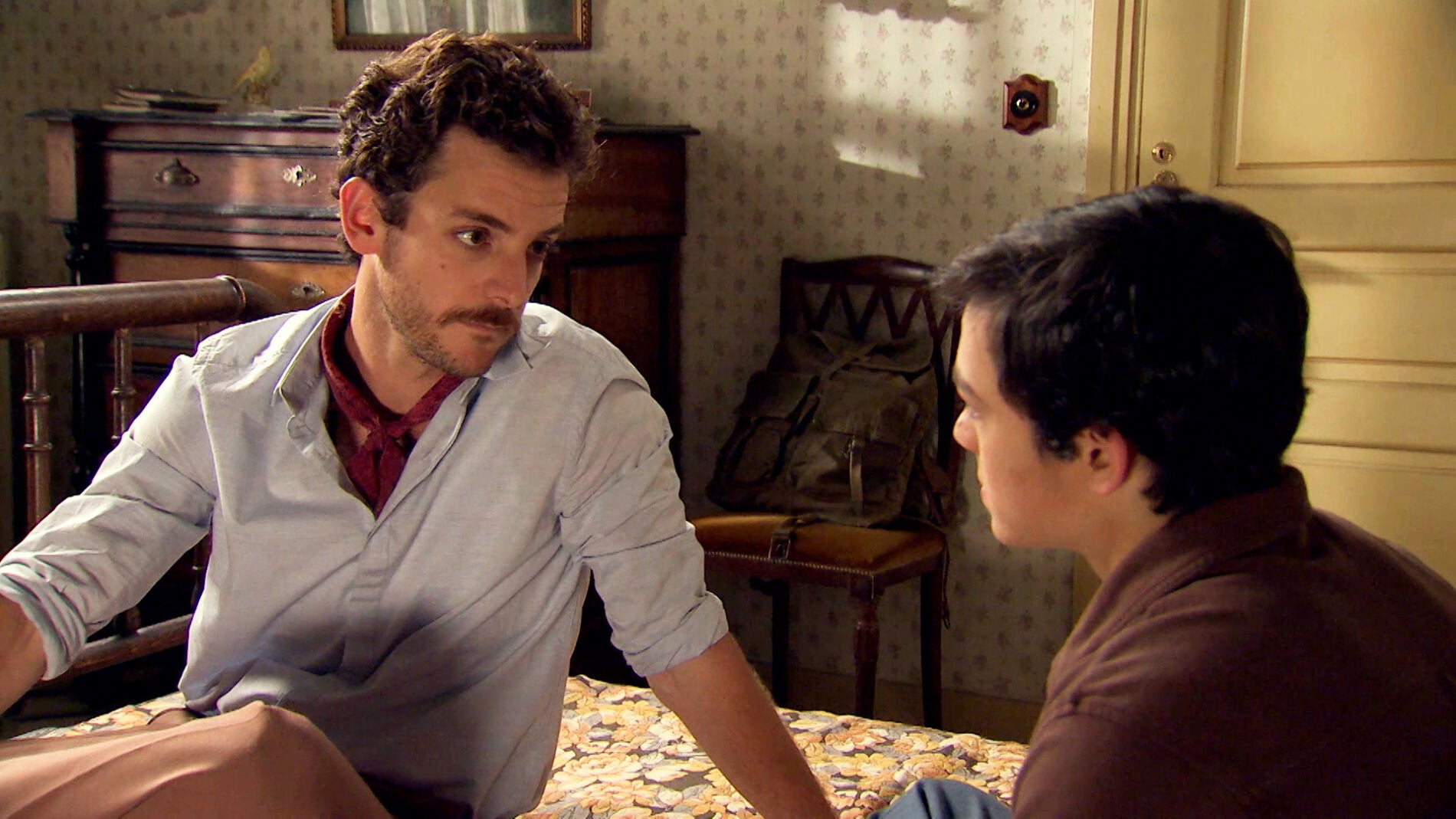 Javier consuela a David apelando a la relaci&oacute;n con su padre