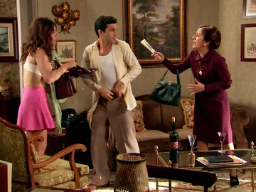 Pía pilla a Ignacio y María intentado tener sexo Pía pilla a Ignacio y María intentado tener sexo