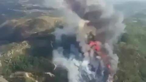 Un incendio arrasa más de 20 hectáreas en Monterrei, Ourense Un incendio arrasa más de 20 hectáreas en Monterrei, Ourense