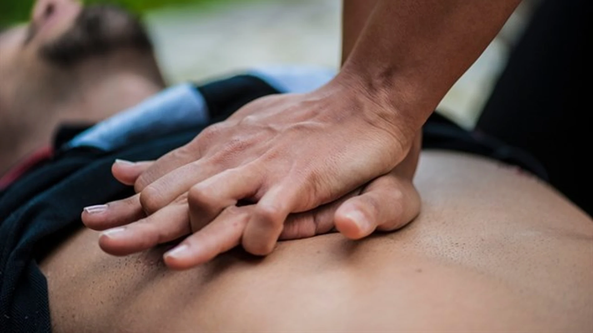 Imagen de archivo de un masaje cardíaco Imagen de archivo de un masaje cardíaco