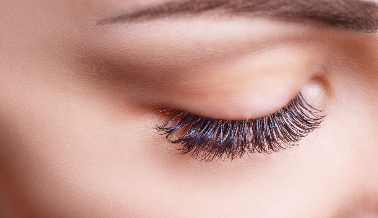 Consigue unas pesta&ntilde;as m&aacute;s densas con la t&eacute;cnica del volumen ruso