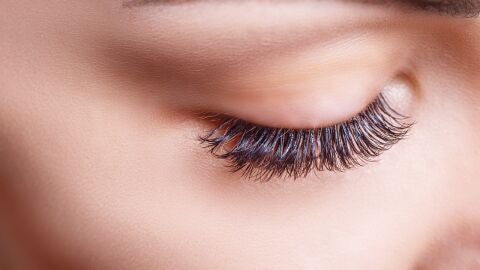 Consigue unas pesta&ntilde;as m&aacute;s densas con la t&eacute;cnica del volumen ruso