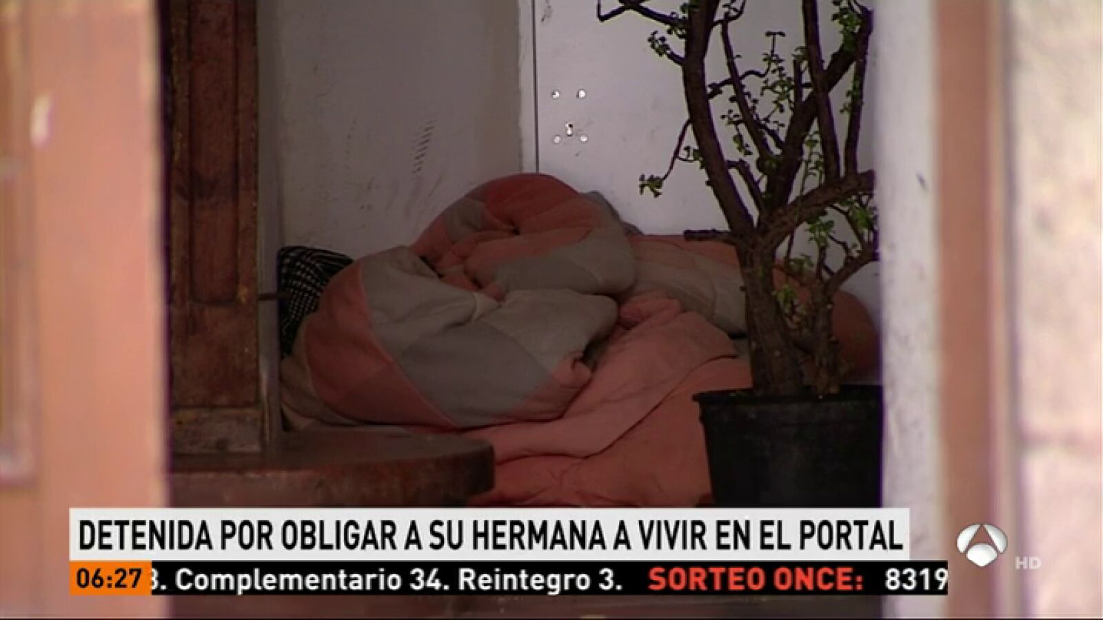 Detienen a una mujer por echar del domicilio a su hermana y hacerle vivir en el portal durante dos meses