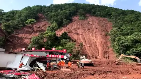 Al menos cuatro muertos y cuatro desaparecidos tras el derrumbe de un túnel en construcción en China Al menos cuatro muertos y cuatro desaparecidos tras el derrumbe de un túnel en construcción en China