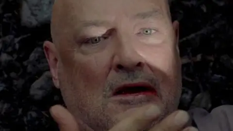 Escena Acantilado 'Perdidos' John Locke 'Perdidos'
