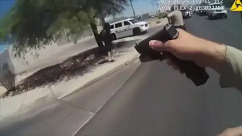 Agentes de la Policía de Las Vegas abaten a un hombre que previamente apuñaló a dos mujeres en un autobús Agentes de la Policía de Las Vegas abaten a un hombre que previamente apuñaló a dos mujeres en un autobús