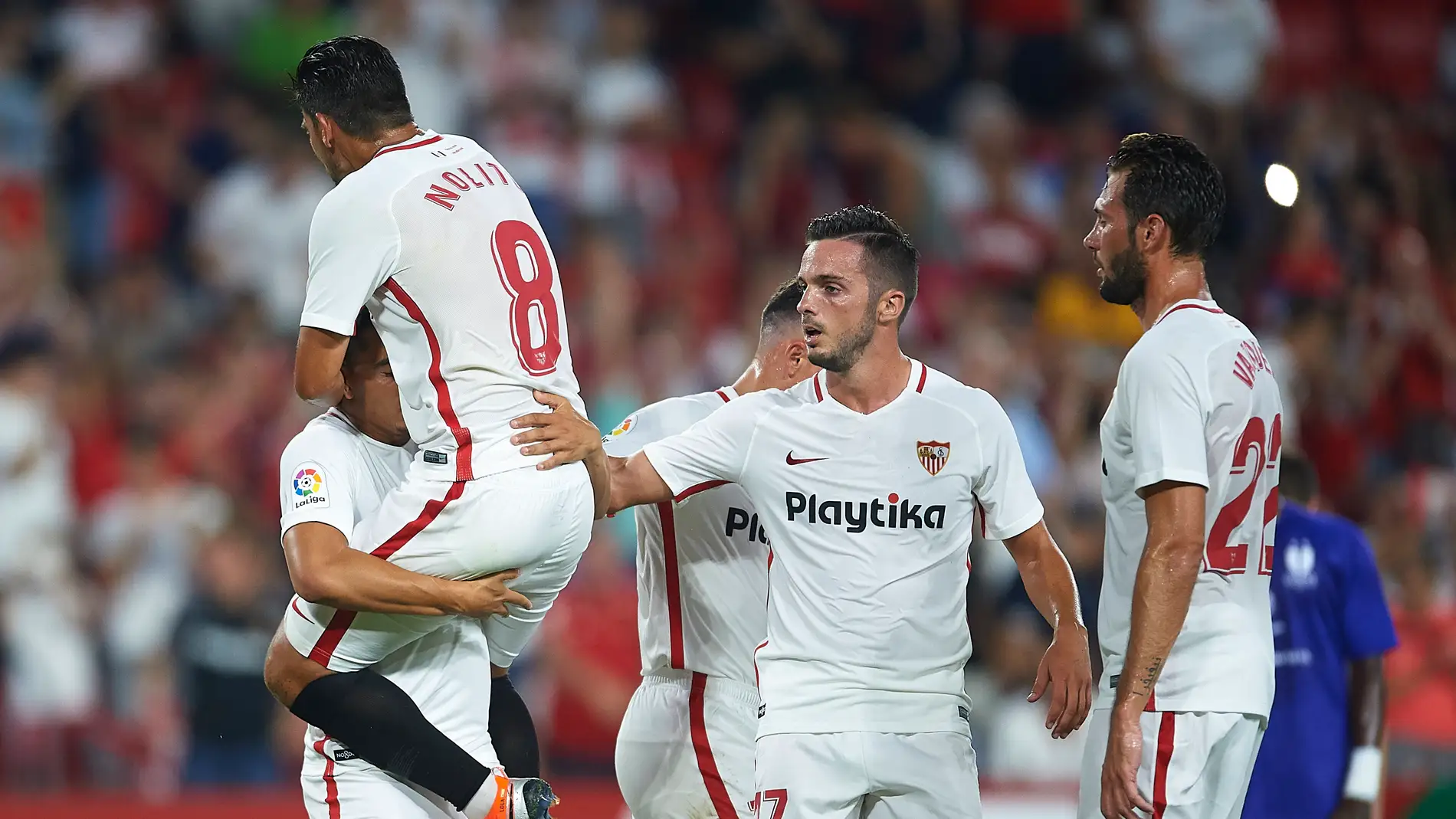 Los jugadores del Sevilla celebran uno de los goles contra el Sigma Olomouc Los jugadores del Sevilla celebran uno de los goles contra el Sigma Olomouc
