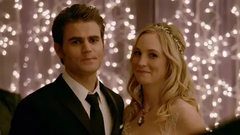 Stefan y Caroline en el último capítulo de 'The Vampire Diaries' Stefan y Caroline en el último capítulo de 'The Vampire Diaries'
