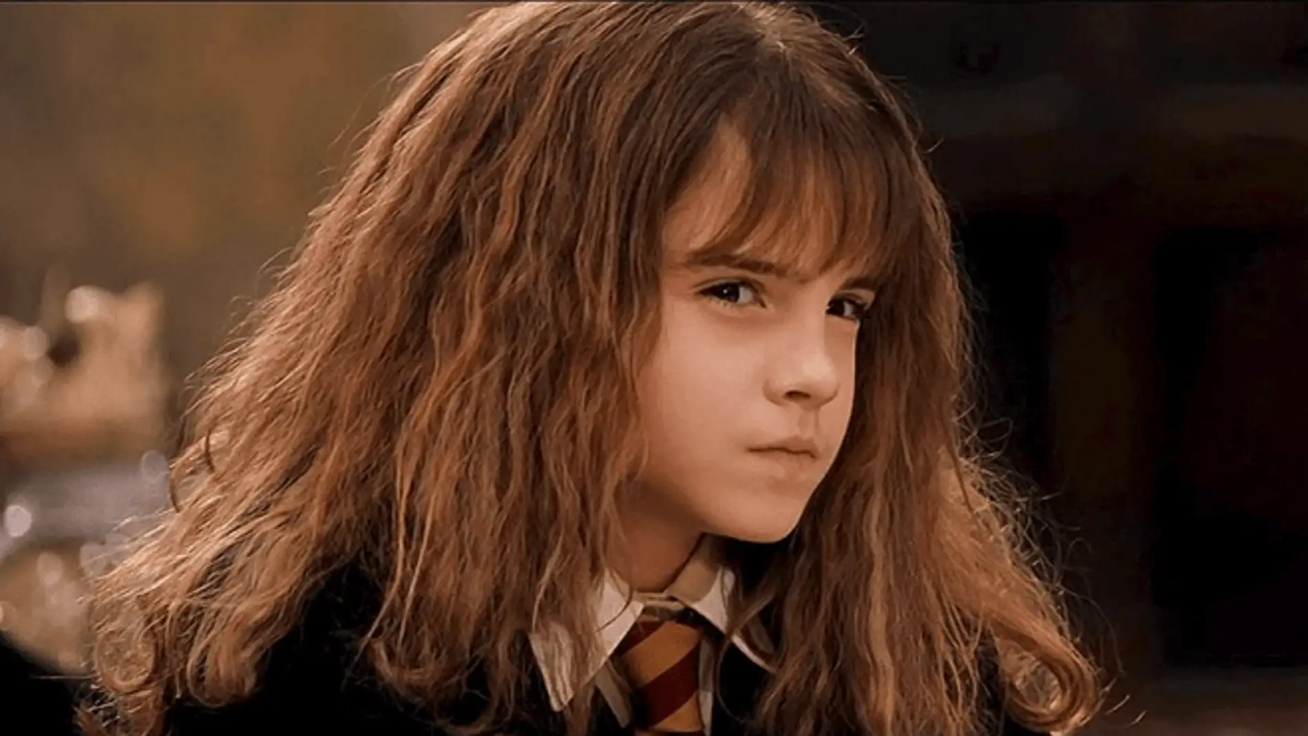 Hermione Granger mira fijamente a Katie Aiani