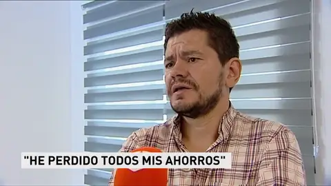 Uno de los 200 afectados por la estafa: 'He perdido los ahorros de mi vida' Uno de los 200 afectados por la estafa: 'He perdido los ahorros de mi vida'