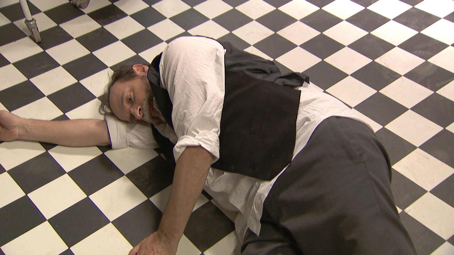 Raimundo, inconsciente tras una brutal paliza en el sanatorio 