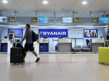Mostradores de la aerolínea Ryanair Mostradores de la aerolínea Ryanair