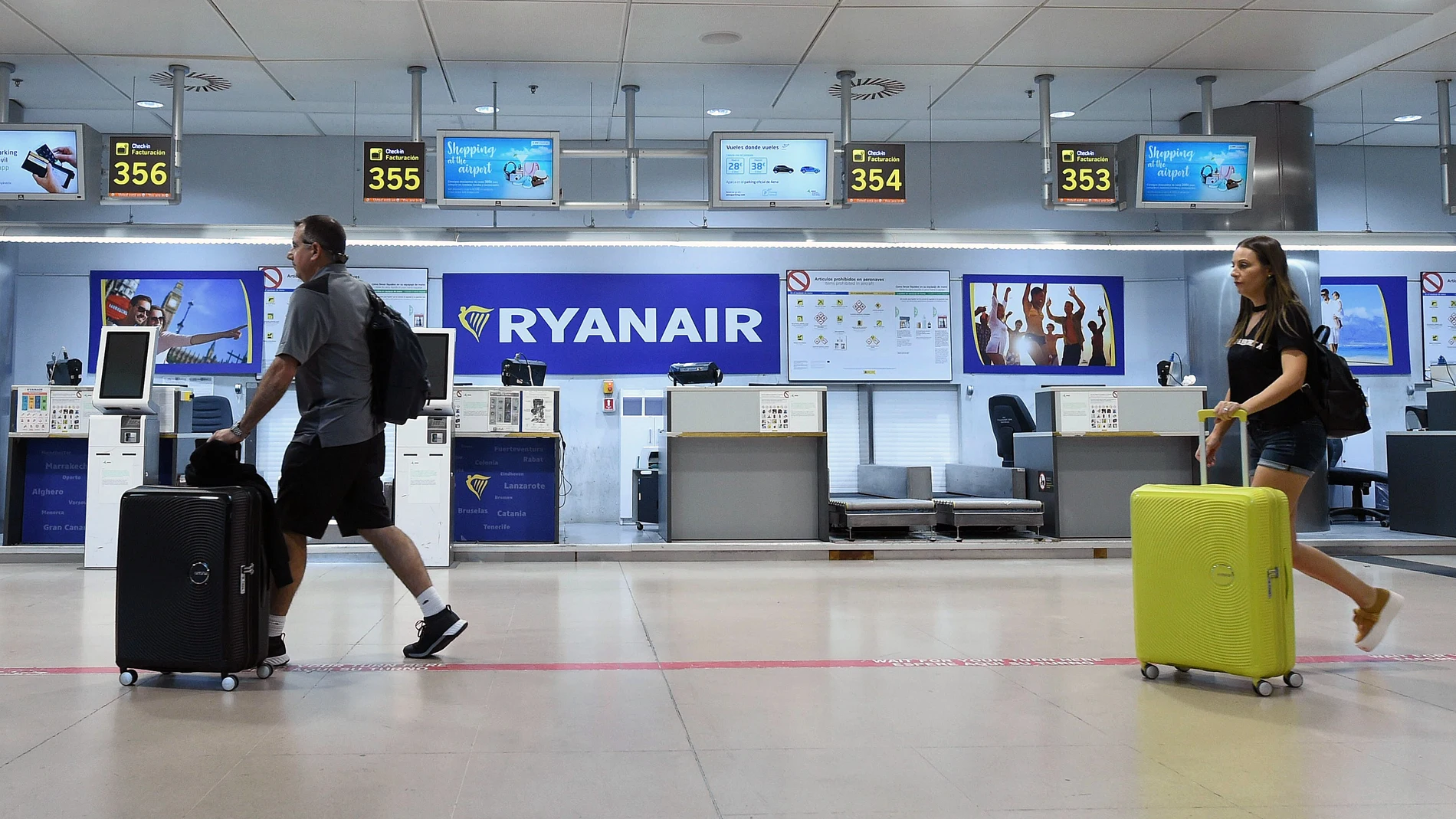 Mostradores de la aerolínea Ryanair Mostradores de la aerolínea Ryanair
