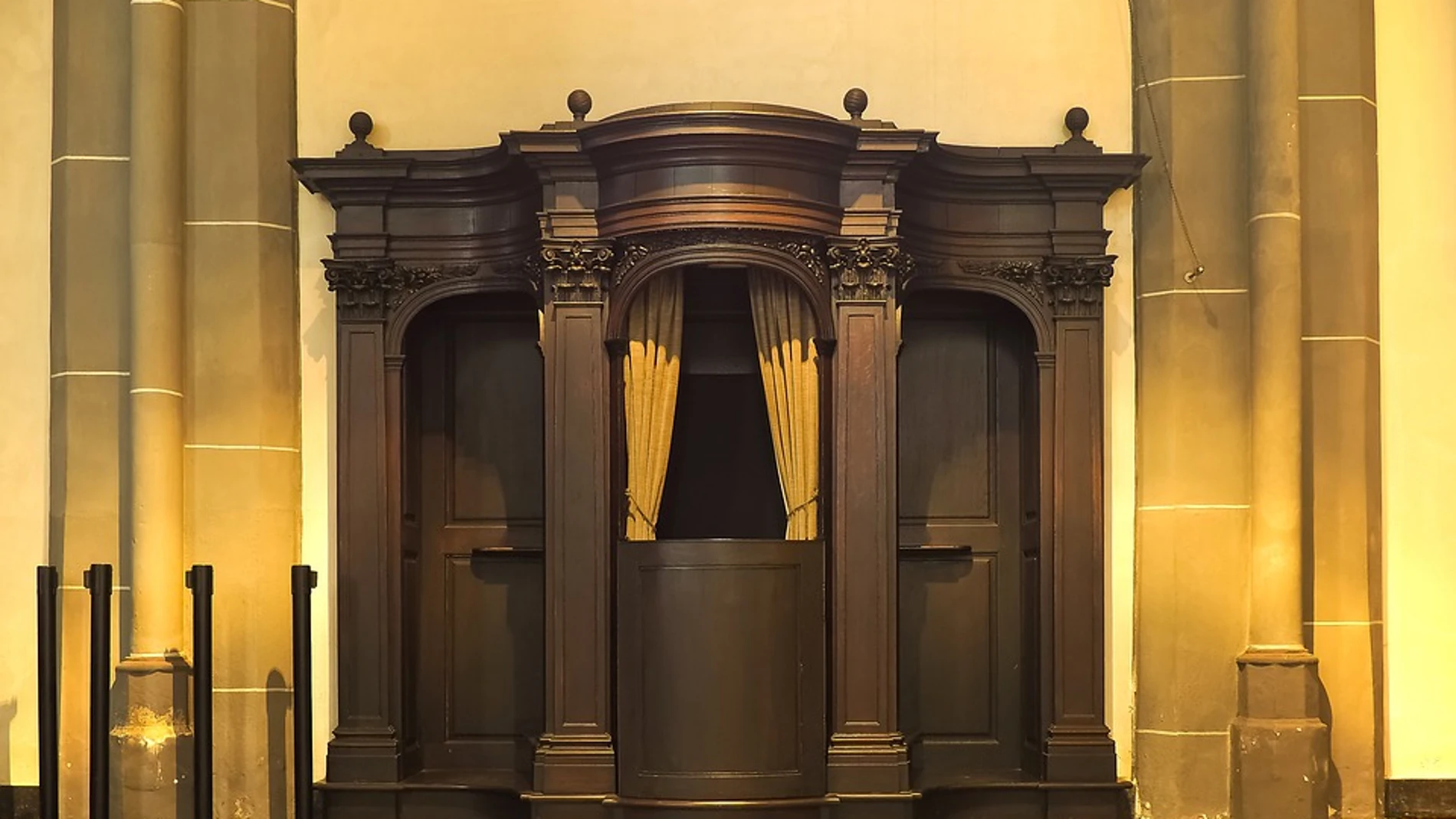 Imagen de archivo de un confesionario Imagen de archivo de un confesionario