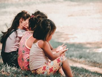 niños en un parque