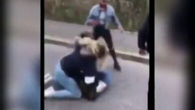 Cruel agresión a una adolescente en Bristol (Inglaterra) por sus compañeras de clase