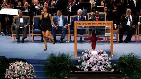 Ariana Grande, durante el funeral de Aretha Franklin