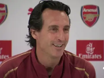 La cómica reación de Emery cuando suena un móvil en rueda de prensa La cómica reación de Emery cuando suena un móvil en rueda de prensa