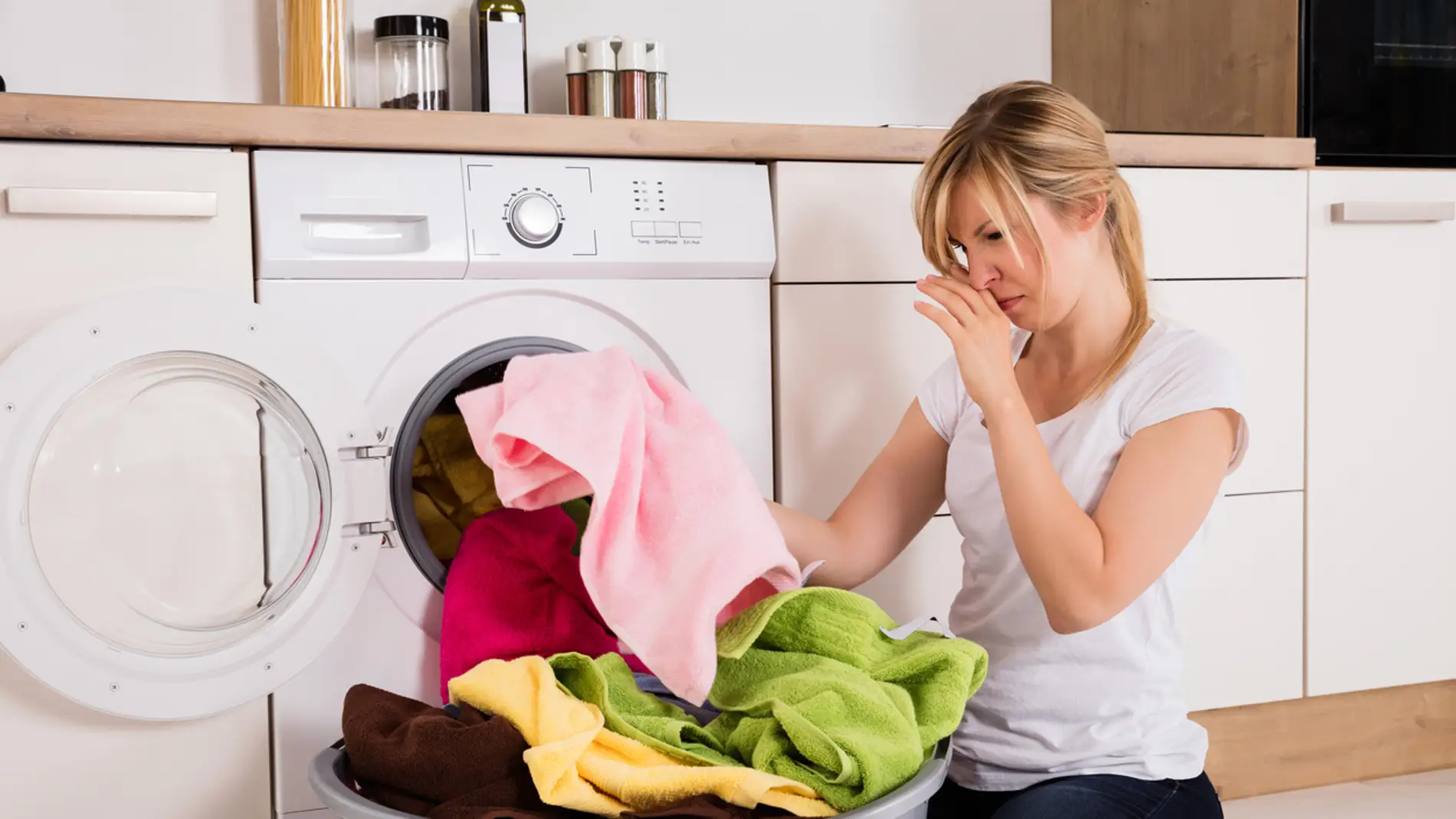 Cómo quitar el olor a humedad de la ropa?